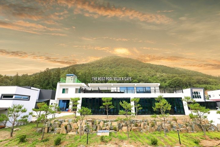 闻庆最泳池别墅(Moongyeong The-Most Pool Villa)