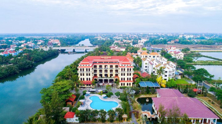 鲁娜钻石河畔酒店(Lu Na Diamond Riverside Hotel)