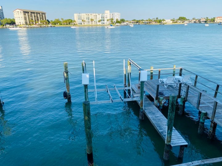 Clearwater Bay Waterfront Beach Suites & Boat Slips 611-5