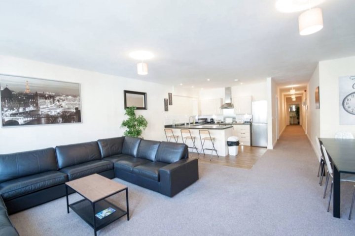 The Broadmead Forest - Spacious City Centre 3Bdr Apartment