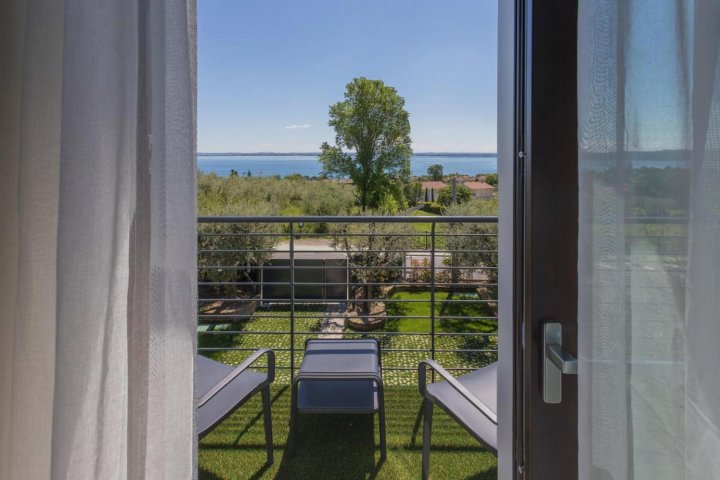 Insula Felix - Deluxe Double or Twin Room with Lake View