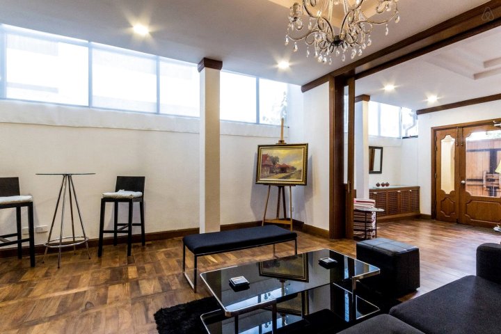 Fabulous Second Floor Apartment Dasiri Downtown Residence