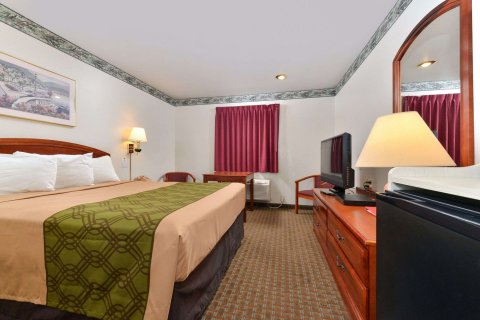 伊康套房旅馆(Econo Lodge Inn & Suites Corning)