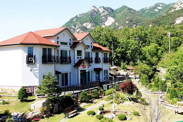 山井湖布鲁姆屋酒店(Sanjeonghosu-Ro Broom House)