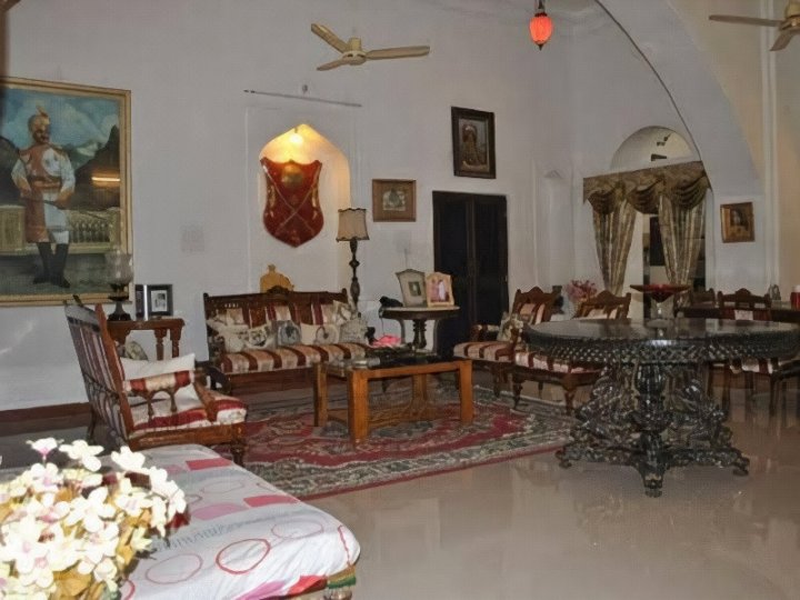 基肖尔巴格宫酒店(Kishore Bagh Palace)