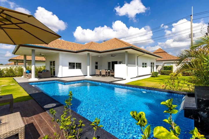 New Modern 3 Bedroom Pool Villa! (MS24)