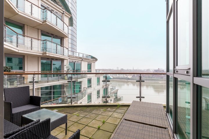 Full River View 3-Bedroom Very Large Flat