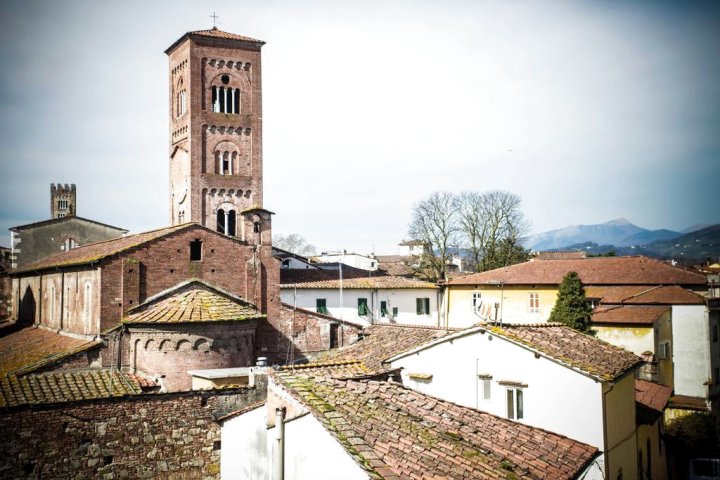 Il Rifugio Degli Innamorati...di Lucca