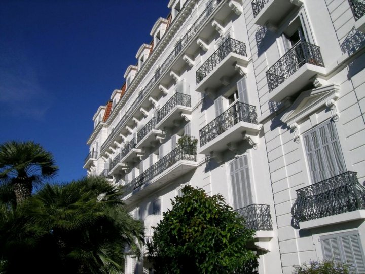 Charming 2 Bedroom Apt in Central Cannes Walking Distance to Beaches Croisette and the Palais 678