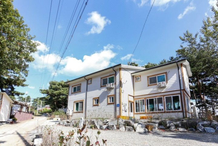 Taean (Anmyeondo) Obaksane Pension