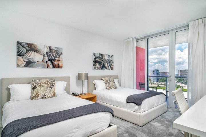 Luxury 2 Bedroom Resort Apartment in Hallandale Beach - 59074