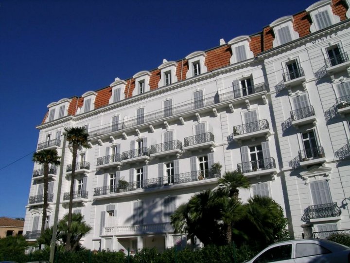 Charming 2 Bedroom Apt in Central Cannes Walking Distance to Beaches Croisette and the Palais - 678