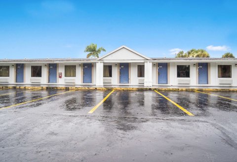 北迈尔斯堡6号汽车旅馆酒店(Motel 6 North Fort Myers)