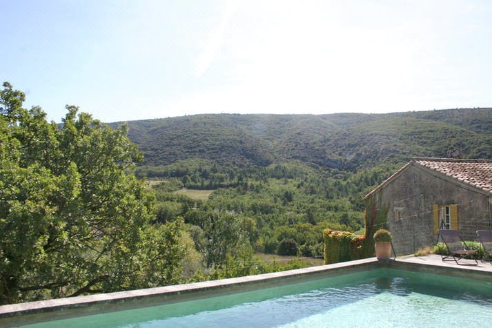 Stylish Holiday Home in Lacoste with Swimming Pool and Airco