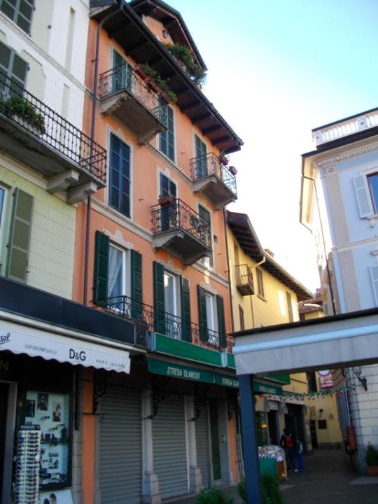 在斯切萨的Brezza di Lago公寓，有阳台(Brezza di Lago)