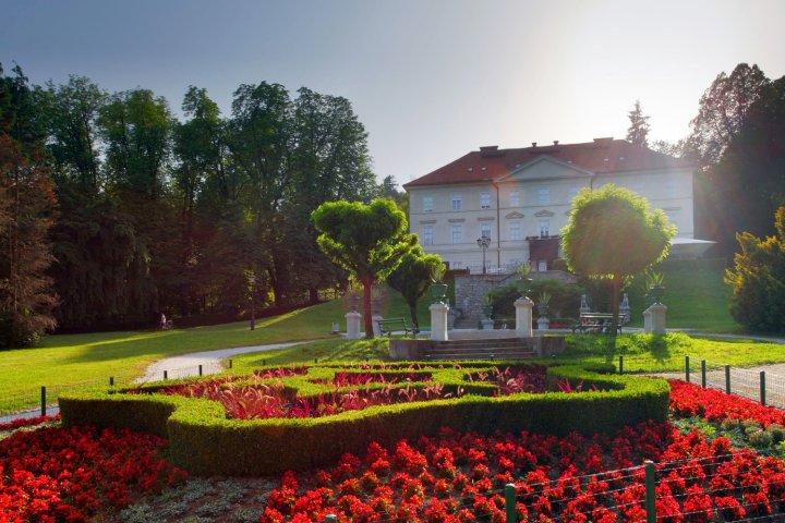 位于卢布尔雅那市中心的Tromostovje III(Tromostovje III in Heart of Ljubljana)