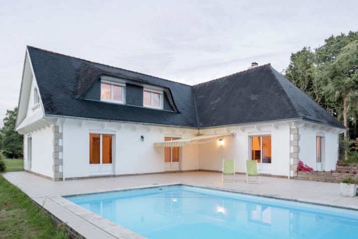 Luxury Holiday Home in Concarneau with Swimming Pool