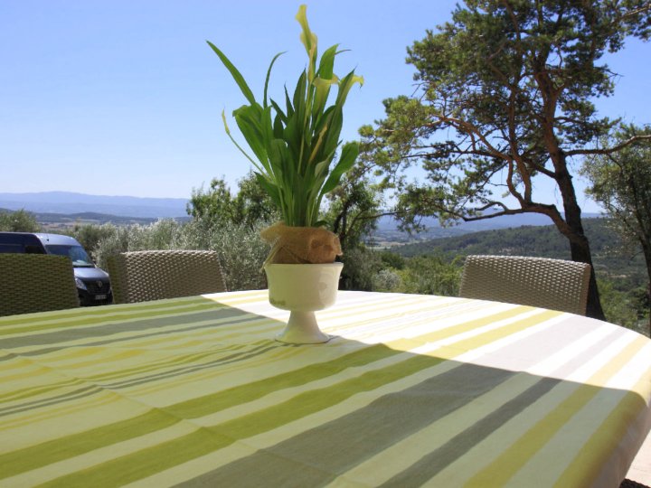 Holiday home with exceptional views of the Luberon