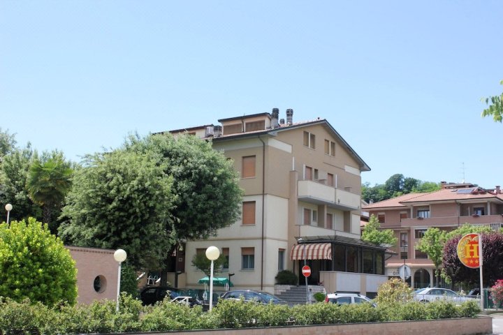 皮耶里娜酒店(Hotel Pierina)
