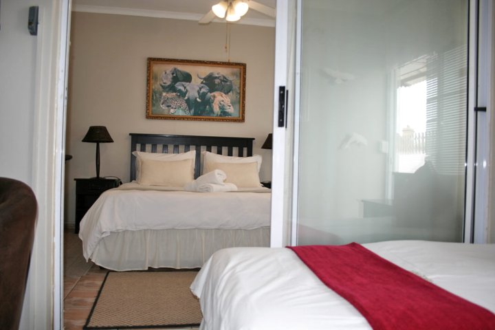 "客房中的房间 - 可容纳3名客人的房间 - 阿玛拉奇宾馆在斯瓦科蒙德那米比亚 - 距离海滩500米"("room in Guest Room - Room for 3 Guests - Amarachi Guesthouse in Swakopmund Namibia - Beach in 500m")