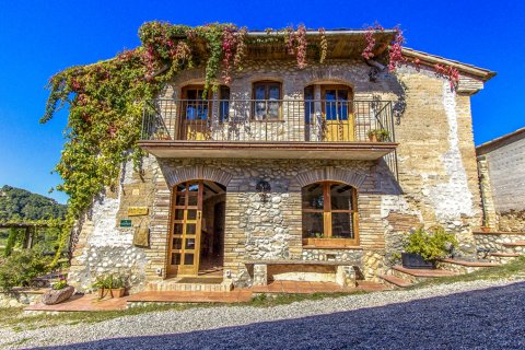 Catalunya Casas: Enchanting Villa Vrede on the Outskirts of Barcelona