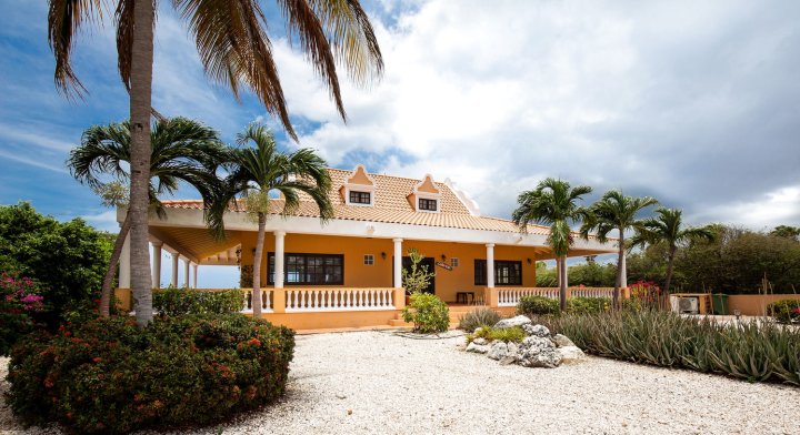 Stunning Caribbean Style Ocean Front Villa