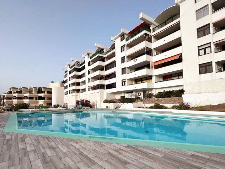 Ground Floor Apartment with Private Garden, a Few Steps from the Beach!