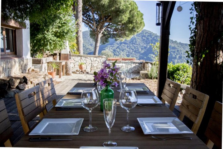 Catalunya Casas: Sophisticated Elegance, Relaxed Atmosphere and Stunning Views at Villa RocÃ­o!