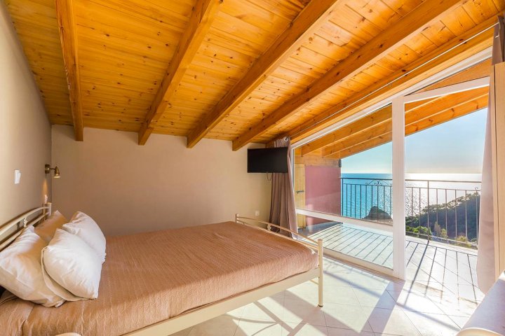 Luxury Loft Apartment with Pool - Pelekas Beach, Corfu