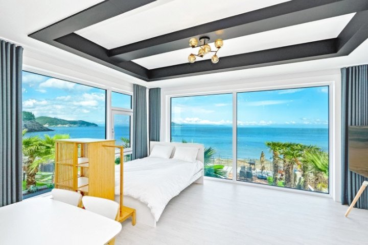 Namhae Oroot Sea Pool Villa (Ocean View of Exclusive Room)