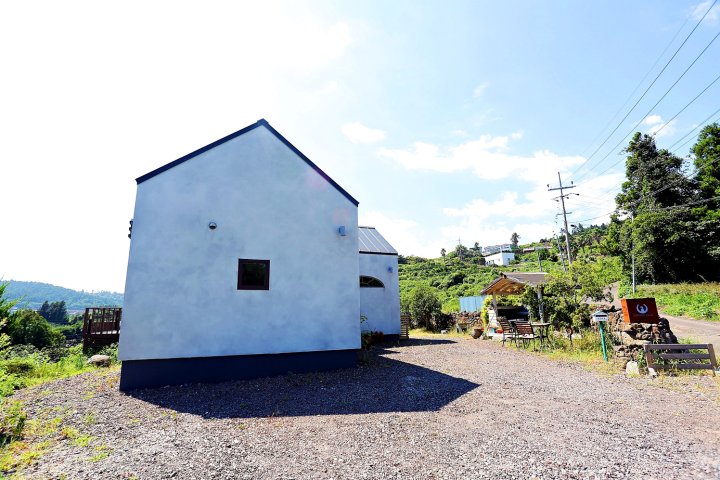 鞋子小屋酒店(Seogwipo Cottage Shoe)