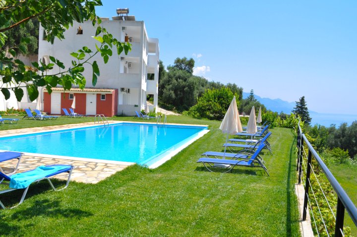 Apartments Escape with Swimming Pool on Pelekas Beach, Corfu