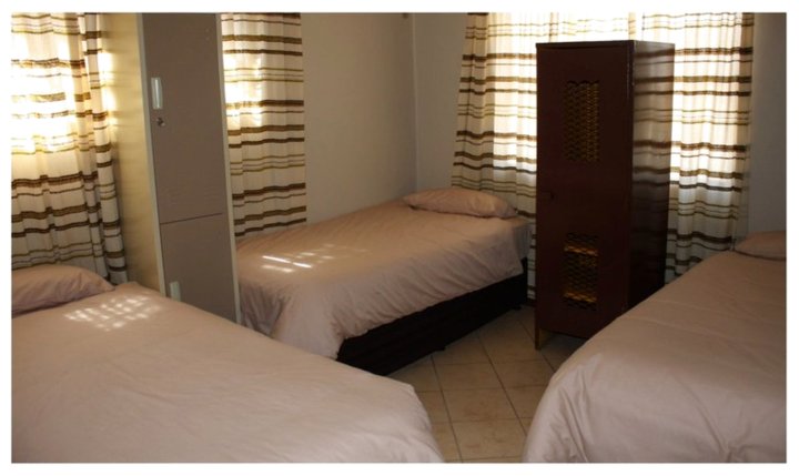 林波省农舍的客房 - 3单人卧室(Room in Guest Room - 3 Single Bedroom in Farmhouse in Limpopo Province)