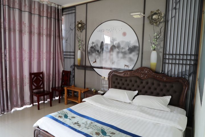 泸沽湖花海酒店