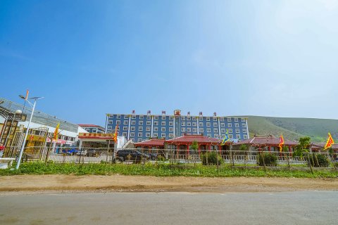 坝上草原湖假日酒店