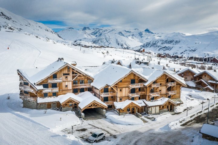 WAPA - Premium Ski-in Ski-out Apartment