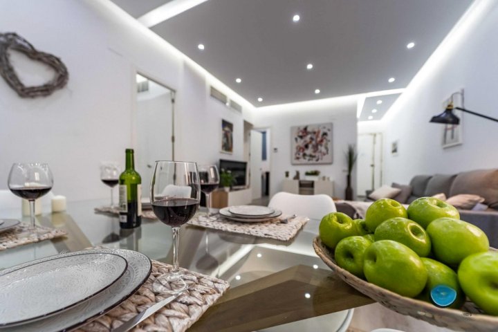 HomeAbroad Apartments - Premium Madrid Center