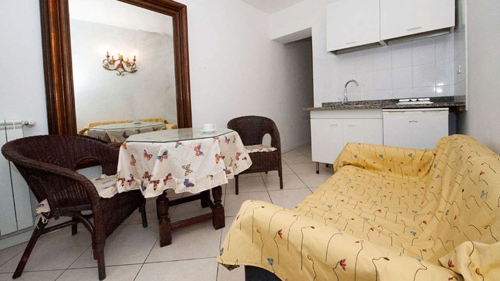 Nice Three-Room Apartment in the Trastevere Area