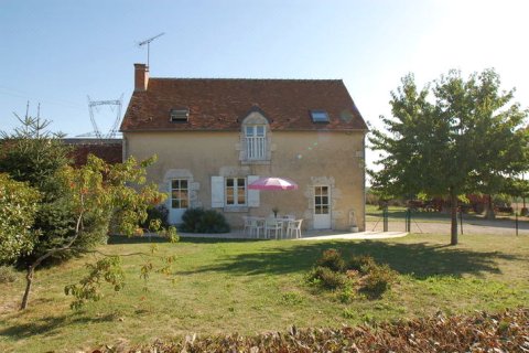 Cozy Holiday Home in Saint-Bohaire with Fenced Garden