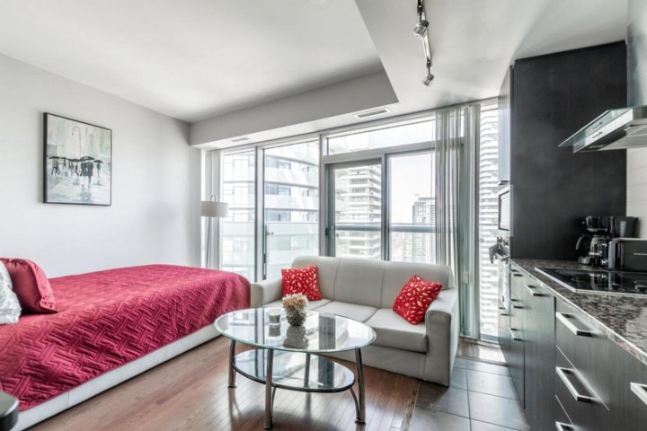Bright Unit in the Heart of Toronto