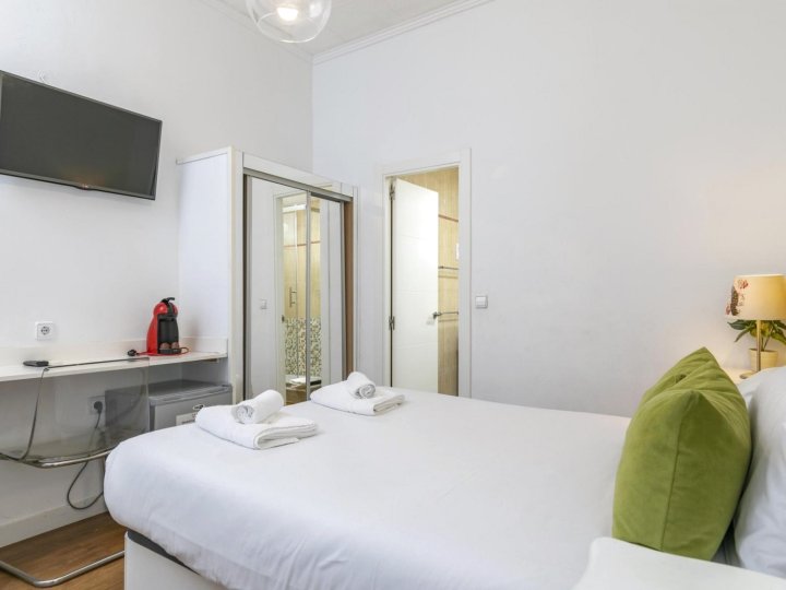 Madrid Suites San Mateo 207