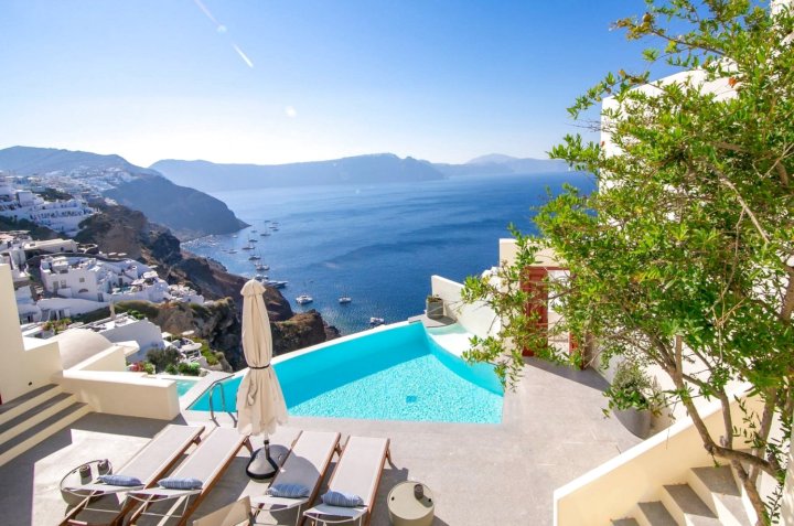 Aloia Villas Santorini Three Bedroom Villa with Infinity Pool [Ioulia]