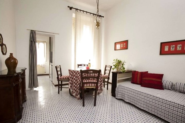 Two-Room Apartment in the Trastevere Area