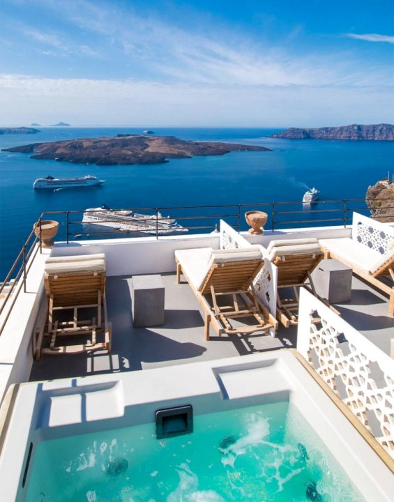 Amelot Art Suites Santorini Honeymoon Suite Caldera View with Outdoor Heated Jacuzzi on Terrace