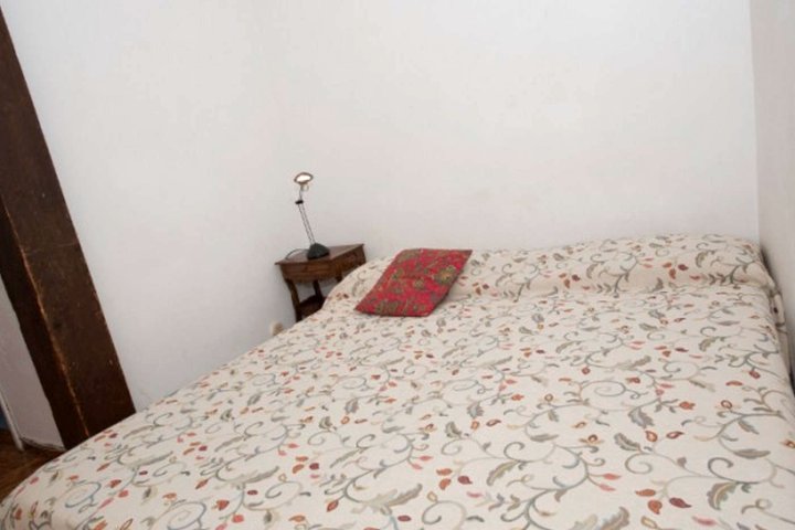 Two-Room Apartment in the Trastevere Area of Rome