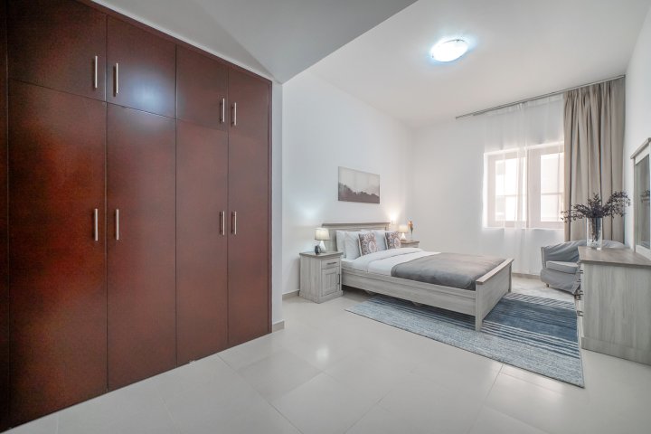 Flat with swimming pool in Burj Al Nahda