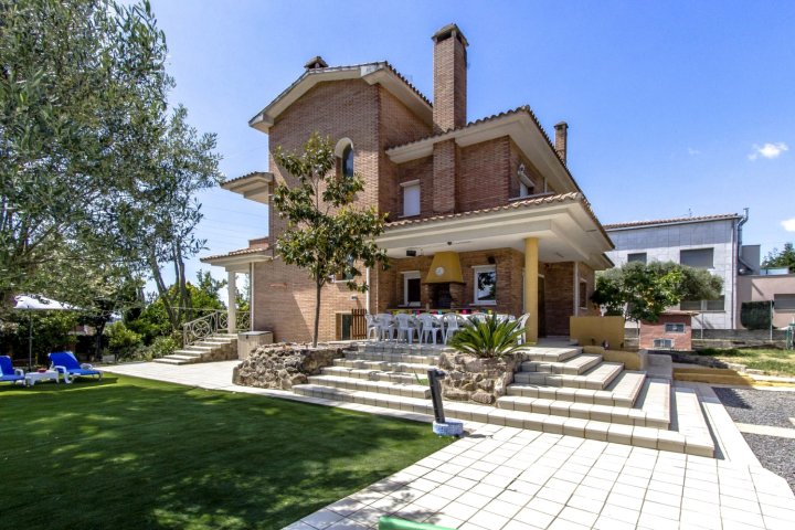 Catalunya Casas: Charming 12-Guest Villa with Private Pool, Just 33 km from Barcelona