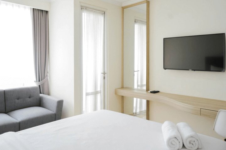 Minimalist and Homey Studio Menteng Park Apartment