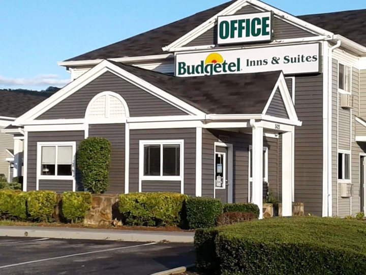 Budgetel Inn & Suites-Birmingham East