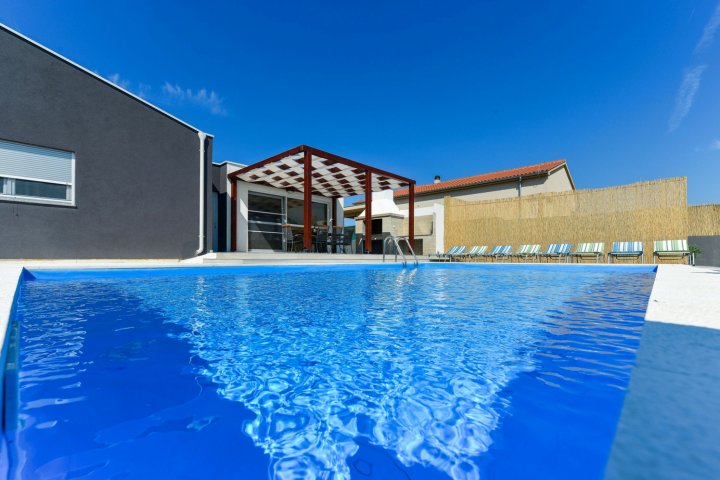 Villa Nina with Private Pool Near City Center Garden Full Air Condition